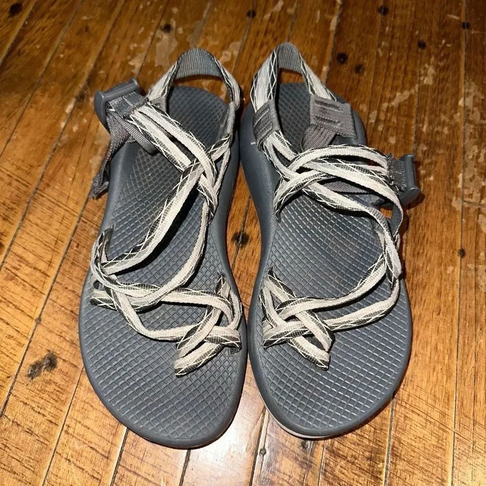 Chacos gray double strap classic size 7 hiking sandals